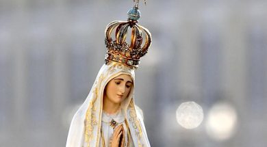 Papa Francesco accoglie in Vaticano la statua della Madonna di Fatima