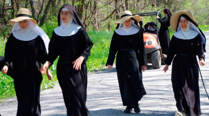 El Papa a religiosas: ¡Despierten el mundo y eviten caer en la cultura del zapping!