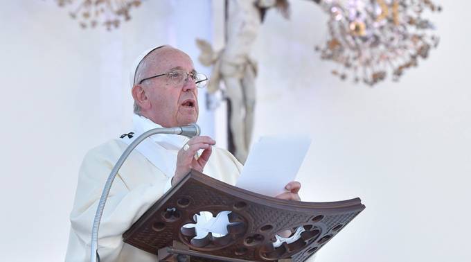 El Papa en la fiesta de la Santísima Trinidad: Dios es amor que redime y da vida