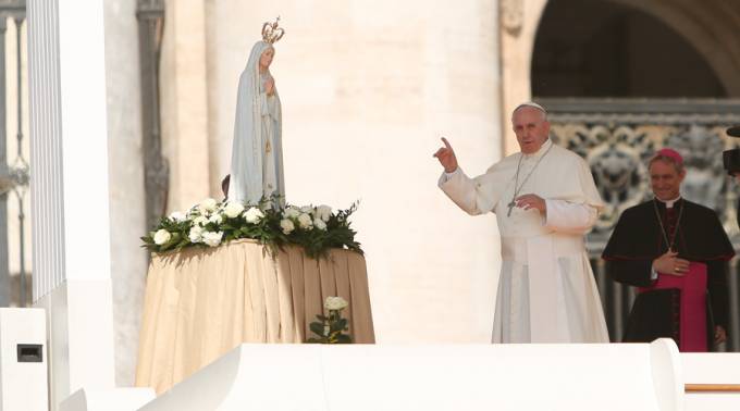 Papa Francisco urge a cumplir el pedido de la Virgen de Fátima y a rezar el Rosario por la Paz