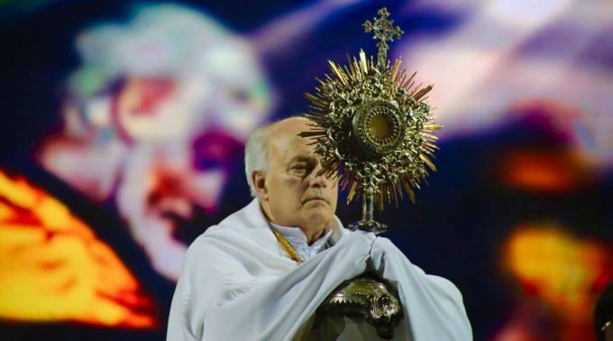 Miles en Argentina adoraron a Jesús de Eucaristía en concierto “Cielo Abierto”