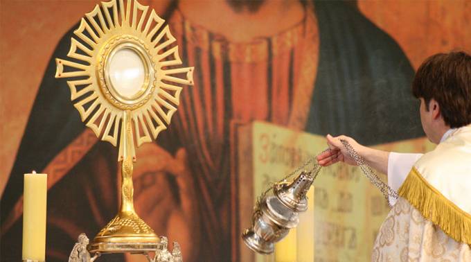 Participar en la Eucaristía es comprometerse a ser discípulos de Cristo, dice Arzobispo