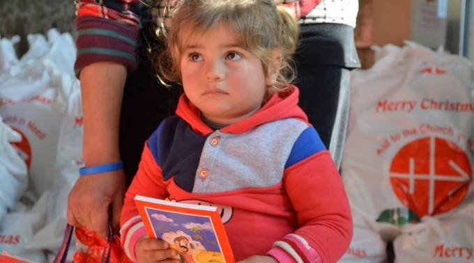 Distribuyen 500 Biblias entre niños refugiados de la isla italiana de Lampedusa