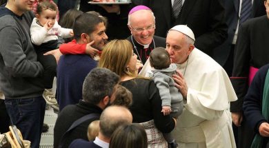 FamiliaPapaFrancisco_BohumilPetrikACIPrensa_240817