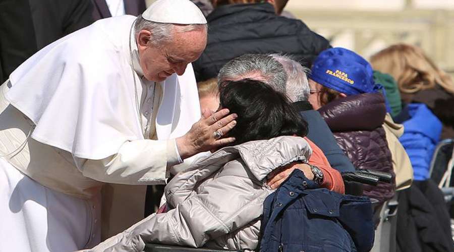 El Papa te pide que invites a un pobre a comer el domingo 19 de noviembre