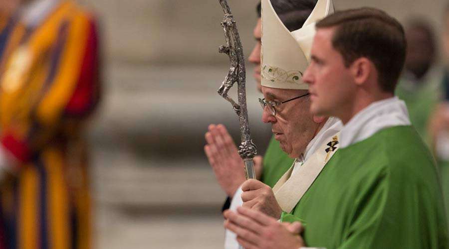 El Papa: En la debilidad de los pobres hay una fuerza salvadora y en ellos está Jesús