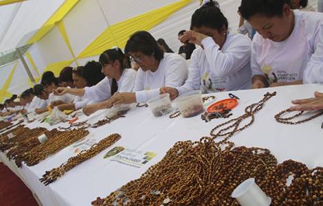 300 mil rosarios realizados por los presos para la visita del Papa a Perú