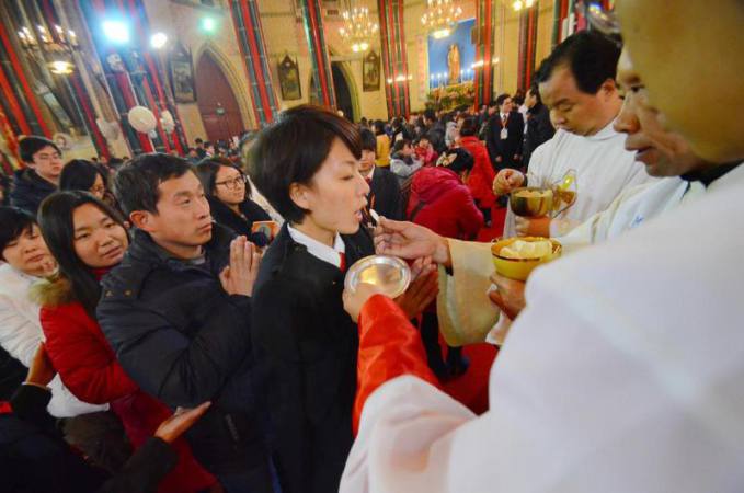 Iglesia Católica en China acogió casi 50 mil bautizados en 2017