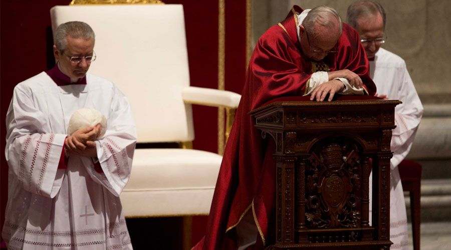 Viernes Santo: El Papa Francisco celebra la Pasión del Señor en el Vaticano