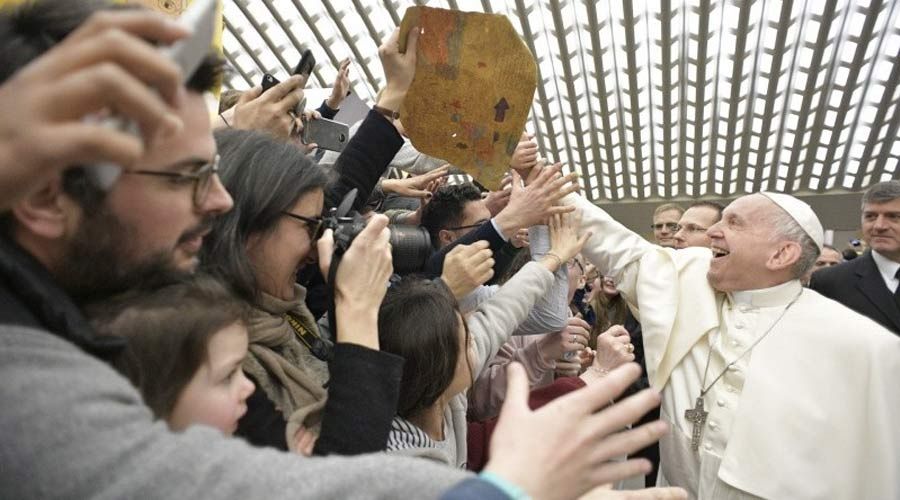 Dios nos da mucho y nos pide poco, destaca el Papa en su catequesis