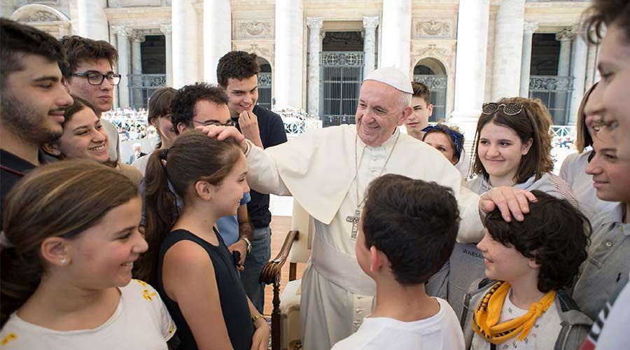 Papa Francisco: “Hagan resonar en sus comunidades el llamado a la santidad”