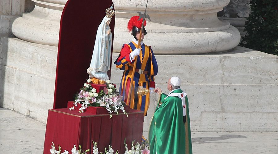 La oración con la que el Papa consagró el mundo a la protección de la Virgen de Fátima