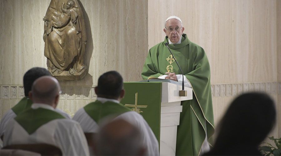 El Papa pide a los cristianos que sean testigos del Evangelio sin esperar recompensas