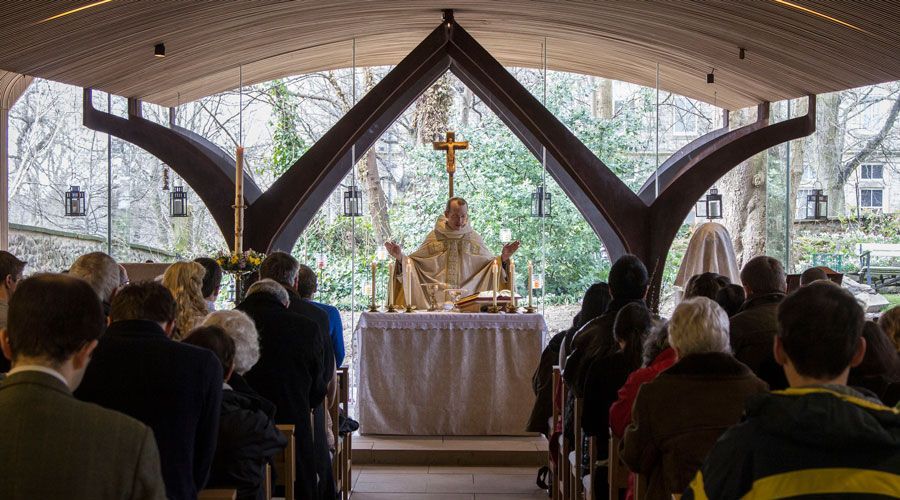 Arzobispo pide no descuidar la Misa dominical durante las vacaciones