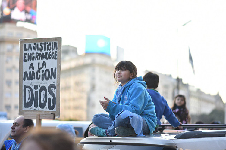 Senado rechaza proyecto de ley de aborto en Argentina