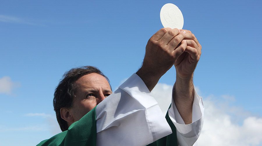 ¿Se puede dejar de ser sacerdote? Esto enseña la Iglesia Católica