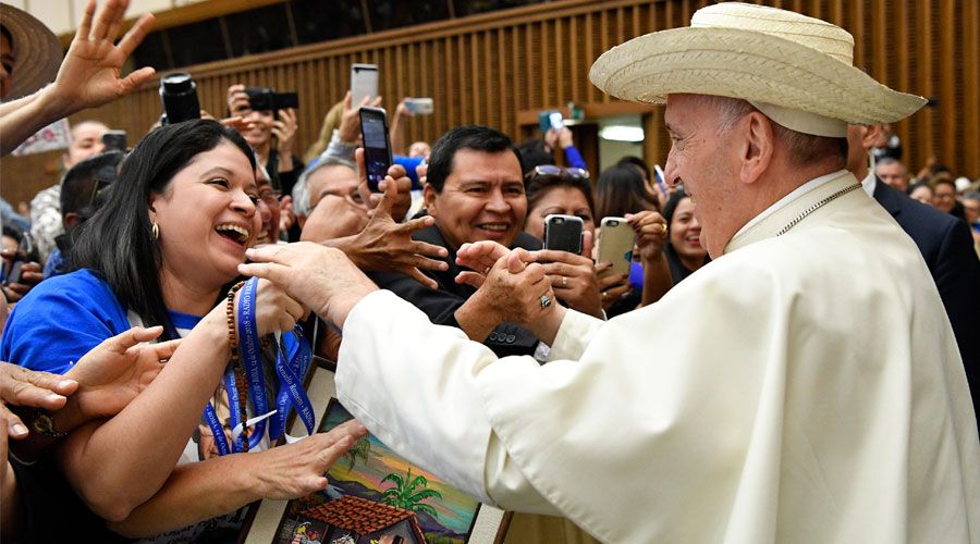 El Papa a los sacerdotes: Cuiden del Pueblo de Dios, no lo escandalicen