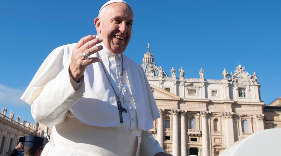 El Papa recuerda a empresarios que la persona debe estar al centro de la economía