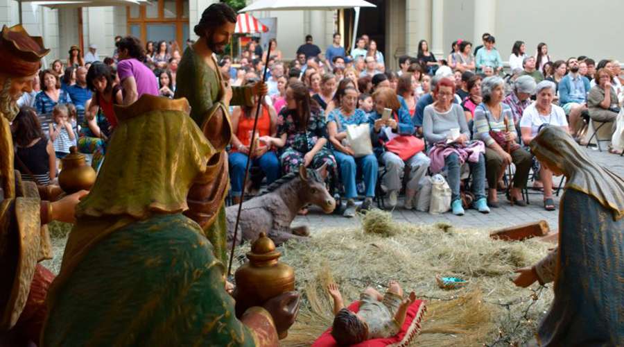 Conoce el origen de los pesebres y villancicos de Navidad