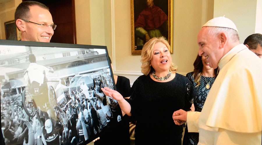 El Papa Francisco recibió la foto viral de la JMJ Panamá 2019