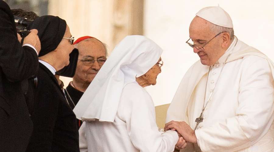 El Papa agradece a esta misionera en África de 85 años de edad