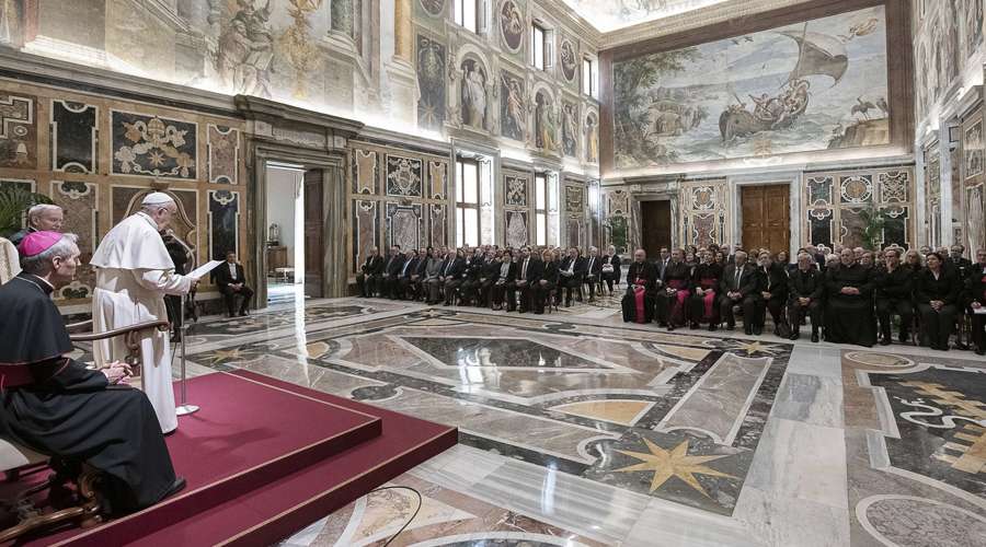 Papa Francisco anima a seguir el ejemplo de María para ser portadores de fraternidad