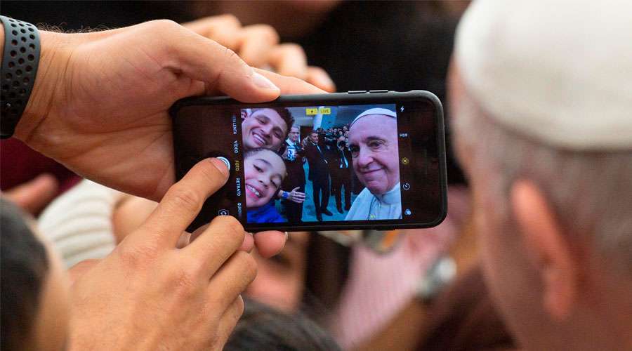 Exhortación Christus vivit: Papa señala a jóvenes este desafío en el ambiente digital