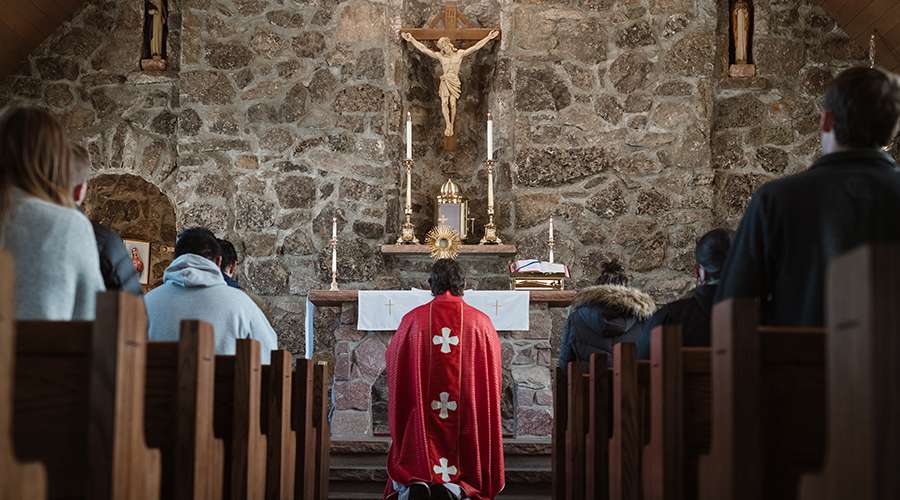 Esto es lo que necesitas saber para reconocer a un falso sacerdote