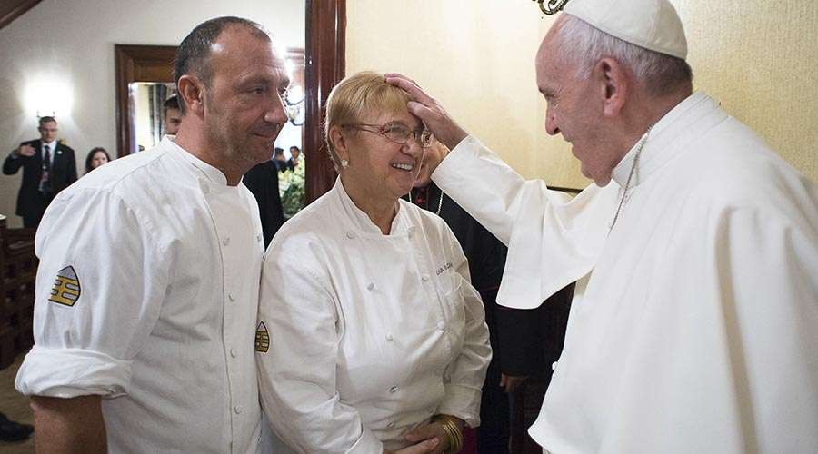 Conoce la historia de la mujer que cocinó para dos Papas