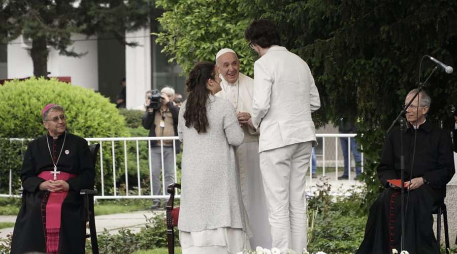 El Papa pide a jóvenes imitar a la Madre Teresa para ser artesanos de sueños y esperanza