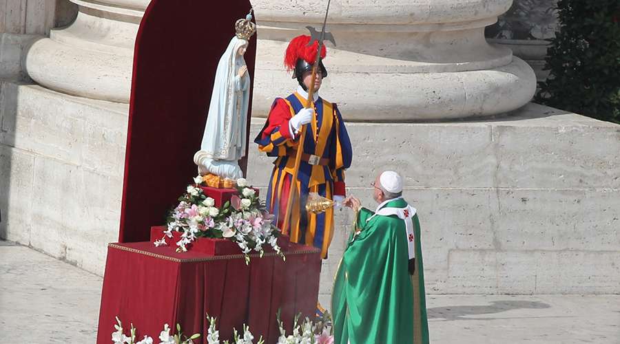 Con esta oración el Papa consagró el mundo a la protección de la Virgen de Fátima