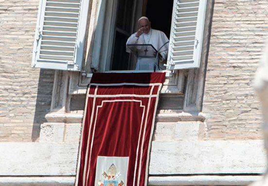 Papa Francisco: Carrera por los primeros lugares hace mal a la comunidad civil y eclesial