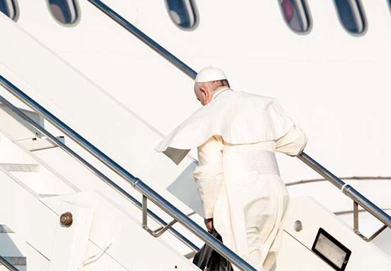 El Papa parte rumbo a Mozambique, primera escala de su nuevo viaje a África