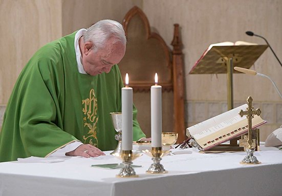 El Papa afirma que el cristiano debe decidir entre acudir al Señor o cerrarse en sus cosas