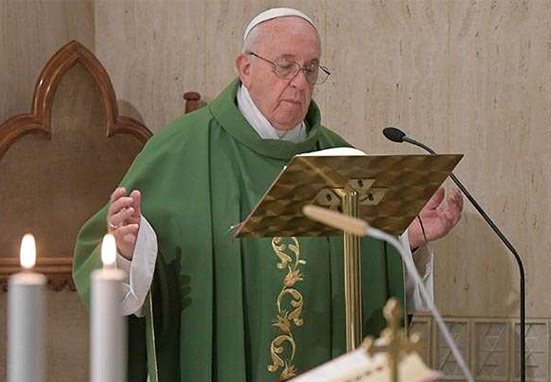 Si no sientes la lucha entre el bien y el mal estás anestesiado, alerta el Papa