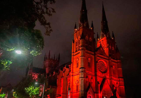 Miles de Iglesias y monumentos se iluminarán de rojo por los cristianos perseguidos