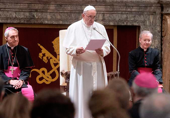 El Papa Francisco pide proteger la vida amenazada y sembrar esperanza