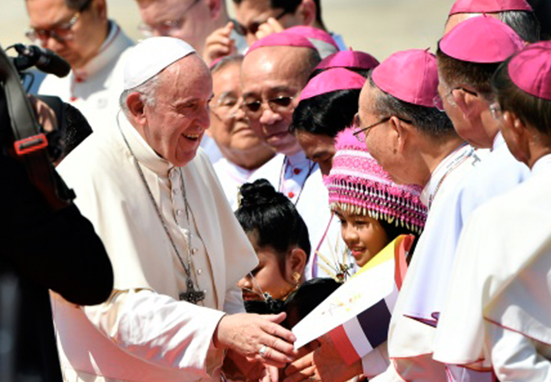 El Papa Francisco llega a Tailandia, primera etapa de su viaje a Asia