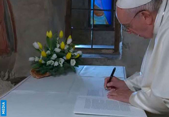 El Papa pide que nunca se debilite la tradición del pesebre en Navidad