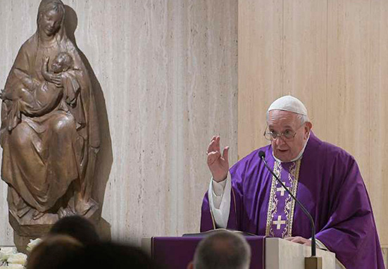 El Papa Francisco pide “no lavarse las manos” ante los desafíos actuales