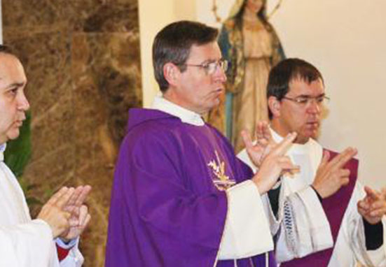 Lanzan programa de formación sacramental en lenguaje de signos