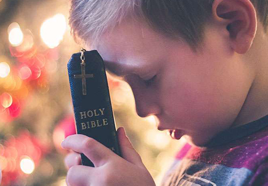 Viernes Santo: Ofrecen guía para rezar con los niños el Vía Crucis en casa