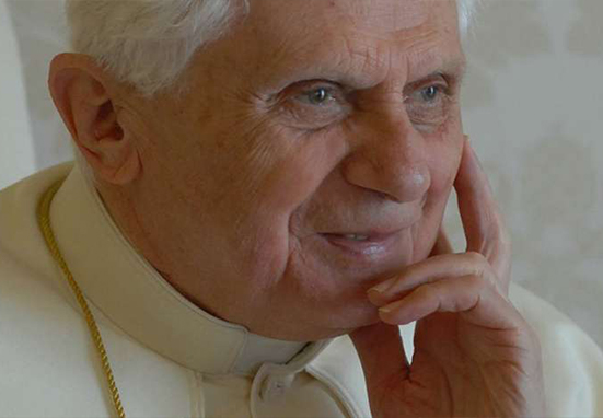 En una nueva biografía, Benedicto XVI lamenta el moderno “credo anticristiano”