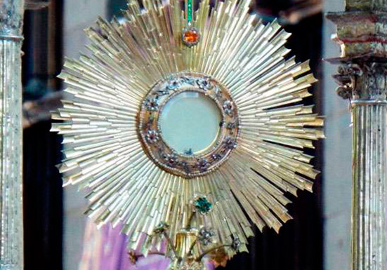 Corpus Christi: Las 3 lecciones de la Eucaristía para la familia