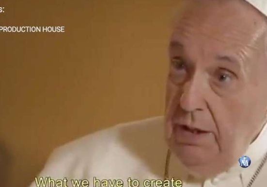 Lo que dice “Francesco” y lo que realmente dijo el Papa Francisco sobre los homosexuales