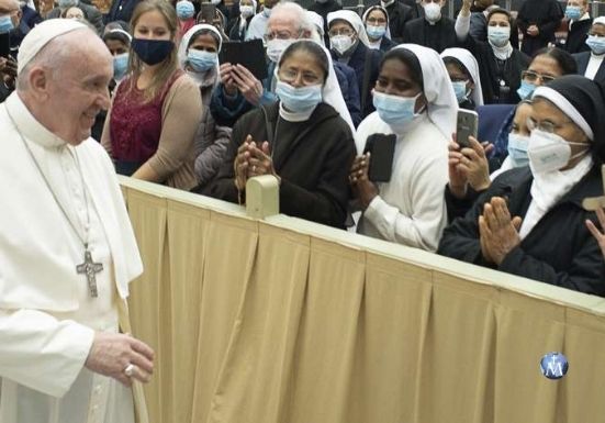 Papa Francisco: “¡Cuántas mujeres no reciben la dignidad que se les debe!”