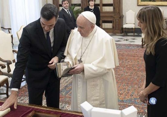 Las ideologías sectarizan y deconstruyen la patria, dice el Papa al presidente de España