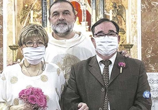 La espiritualidad de su hijo menor les llevó a convertirse y a casarse por la Iglesia