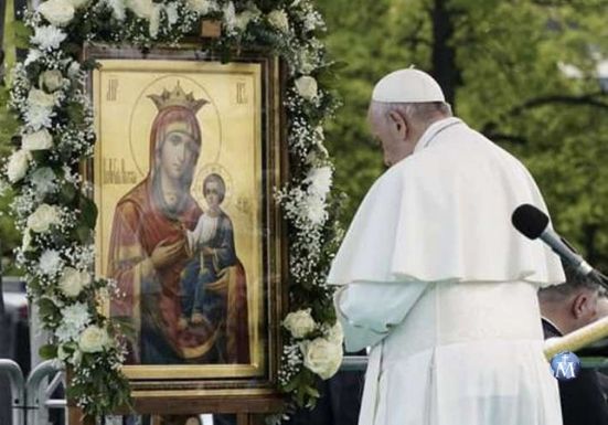 Papa Francisco sugiere imitar la oración de la Virgen María