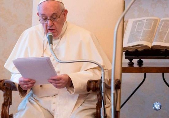 El Papa se solidariza con personal sanitario “que arriesga su vida” ante el coronavirus